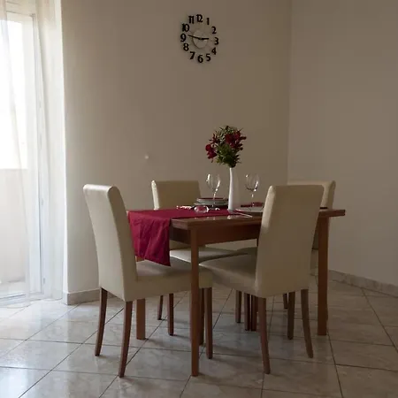 Apartman Laura דירה זאדאר