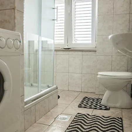 Apartman Laura דירה *