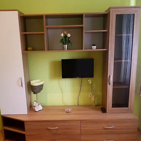 Apartman Laura דירה *